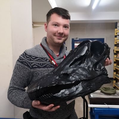 Palaeontologist 🐚 mathematician 📊 scientist 🔬 He/Him #LGBTSTEM🏳️‍🌈 Aspie 🇪🇺 PhD student at @UoM_EES 🥳 Professional wind-up merchant.