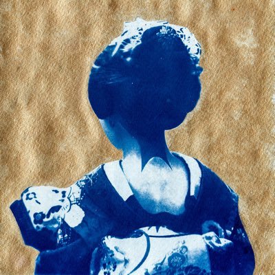 Cyanotype artist and pattern designer, based in the Oxfordshire countryside. Instagram: @urbansquirreldesign