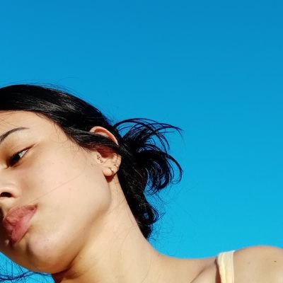 _vitoria_1702's profile picture. 📷: @vitoriasales__