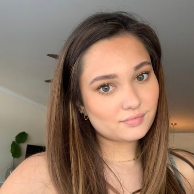 she in fact does not have bangs anymore | 🏳️‍🌈