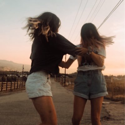 EloraDV's profile picture. 