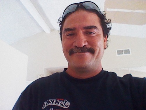 I'am a subcontractor flooring I was born in april 10 of 1968, I'am 5'10 200 lbs. white latino,black hair, green ayes.