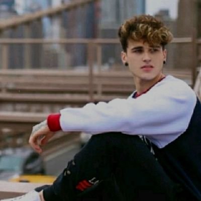 Memo12134079's profile picture. İhanetin nedeni belki nedir bilinmez. Ancak bedeli muhakkak ödenir.