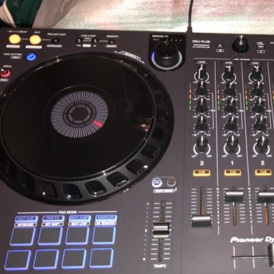 will_pumas's profile picture. Brazo fuerte, puño fuerte dedo que corte el viento...