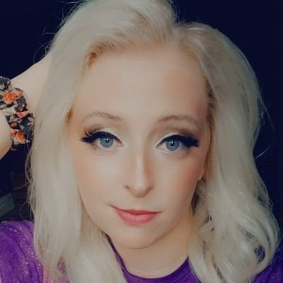 girlwhocantblog's profile picture. https://t.co/3dr5rWIENC
