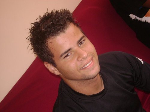 Sou Paulo Victor formando em Educação Física, trabalho na área da saúde, procuro me sociabilizar bastante e conhecer mtas pessoas.