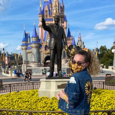 #WDW Silver AP 🏰🎟 If the color yellow was a person you get me🌻💛 Lets dress up and conquer Disney!