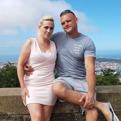 Kim68684774's profile picture. Wifey and mum ❤