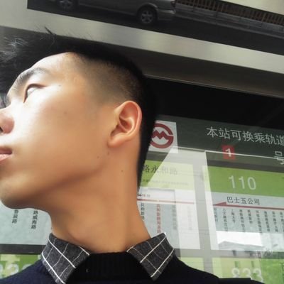 schSfE7zOscyjek's profile picture. 