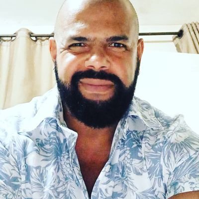 sou do jeito que sou e por isso respeito o jeito dos outros serem como são!