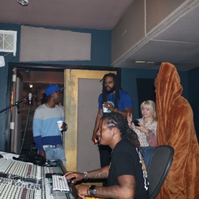 Producer|Songwriter|Engineer DRUMMERHOUSE •A Little Left from Center•