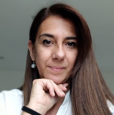 Profesora FP Imagen y Sonido.
Me encantan las manualidades, la fotografía y el cine.