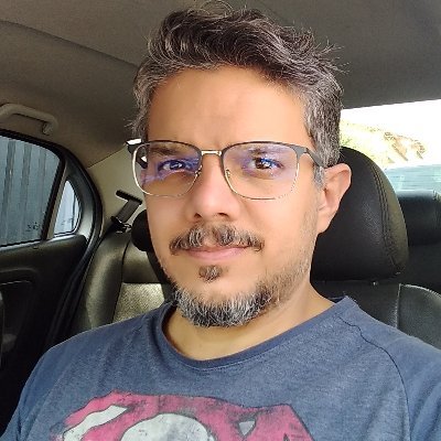 Engenheiro Mecânico e professor de física da rede estadual de Minas Gerais
