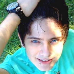 FC especialmente para o nosso DIVO @Chris_Leao , ele é o menino que todas meninas querem . Oficializado 28/05/2011 teee'amooo ♥
Dona ; @AnaaBeeatrizz_