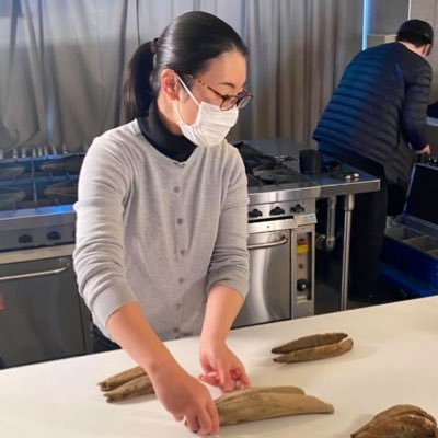 ⚠️個人アカウント/(有)タイコウ代表取締役🐟/『目利き』が居る日本で最後のかつお節屋/目利きの知識と元料理人の経験を組み合わせ、土地や料理に合わせて選別・提供/かつお節製造の技術や目利きの話をnoteにて公開中→https://t.co/uxK7F2YpFM
全国で出汁取り・削り方の教室、ご依頼受けてます🐟