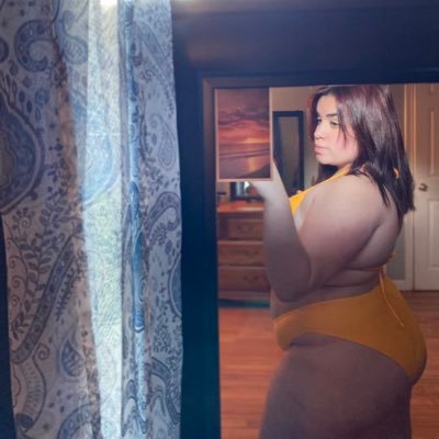 pariskarina4's profile picture. ♌️🏳️‍🌈