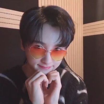 LovelyOn28's profile picture. 