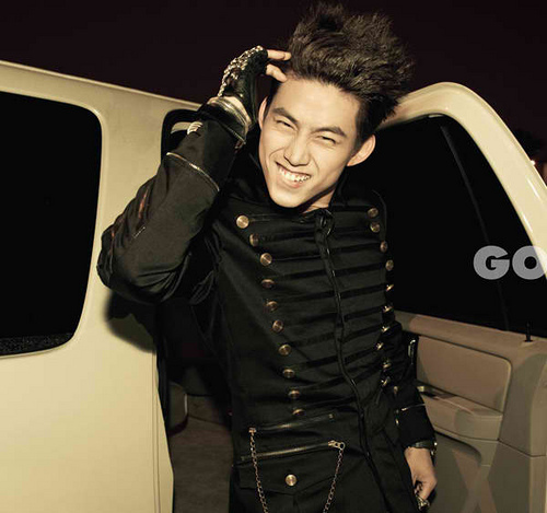 This is a role-playing account for 2PM's Taecyeon! Follow him at @taeccool!