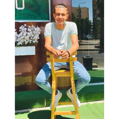 ‏‏أنا لست افضل من غيري ولكنني أمتلك قناعه قويه تجعلني أرفض مقارنة نفسي باحد...🖤