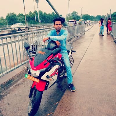 मरम्मत चल रही है जिंदगी की जनाब....
    उठेंगे जल्द ही बड़ा तूफान लेकर ..!!!!😎