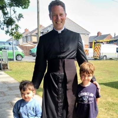 Anglo-Cymric Anglo-Catholic | Vicar @CofELincoln | Classics, canon law, theology | 🇮🇲🏴🏴🏴🏳️🌈
