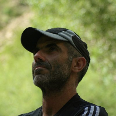 Estudiante de Ψ, cantante en la ducha, 18 x maratonista, caminante incansable, dueño de Gauss, casado y padre de 2. En mis ratos libres enseño mates.