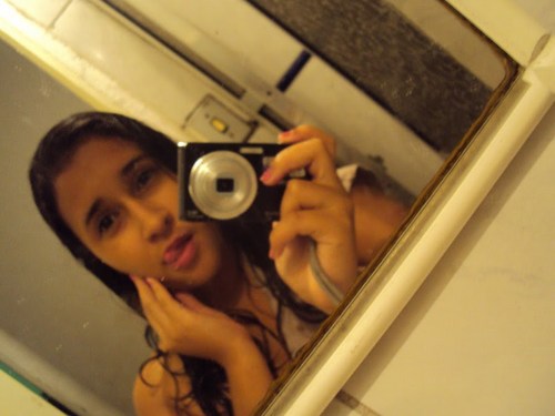 Eu sou uma menina mto simpática e sincera as vezes;Sou amiga de todos não tenho preferência com o sexo da pessoa!!♥