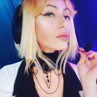 Game Developer, AI Enthusiast, Tech nerdy girl, Music Lover, and a little weird, but in a good way! 🐉Rinellasky on all platforms. https://t.co/naN2OglaO2