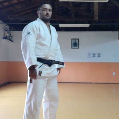 Roberto60635772's profile picture. solteiro, professor,pai de dois filhos,defensor da família e a favor do porte legal de armas.