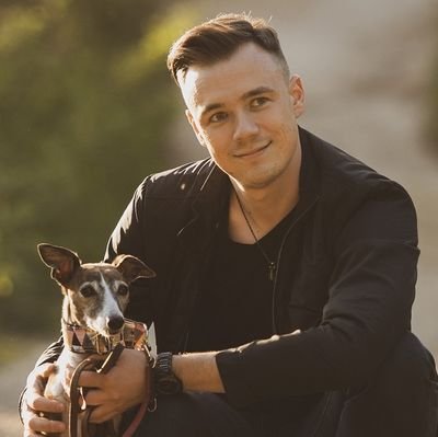 RealAlexRend's profile picture. Marketing and copywriting wizard. Bidniz fanatic. Living in Paris. There's somewhere thing I can't sell, but I still have yet to find it.