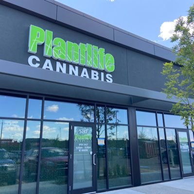 Harvest Pointe's Premiere Cannabis Shop 🌿 
By following us, you confirm that you are 18+
5245 Ellerslie Rd, Edmonton, Alberta
Opening July 2021!