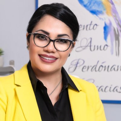 Marisol Rosales, es dueña de Maria’s Professional Cleaning y mentora de mujeres, creadora de la Academia para Mujeres. https://t.co/2stqMcgzJx