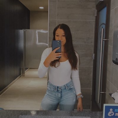 DesireeKline's profile picture. 