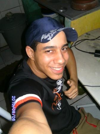 Na Vida aprendemos que é cada um por si... Deus concede a oportunidade a todos... basta cada um lutar por suas Conquistas... HR