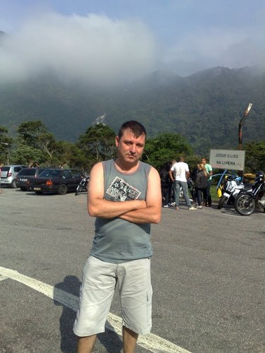 Eu sou um cara simples porem, gosto de coisas boas, sou honesto, alegre e as vezes tímido, gosto de amizade sincera e verdadeira.