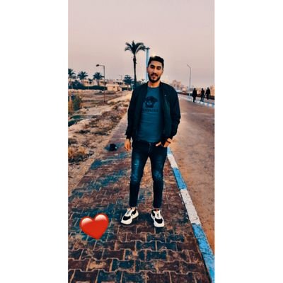 كانت كالنّور في صدره كلّما انطفَئ مالَ لقلبها لتُضيئه❤