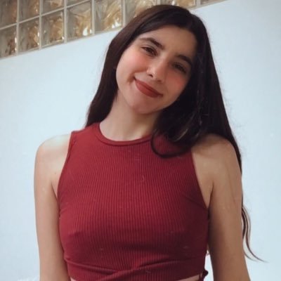 IsaHeredia_29's profile picture. 