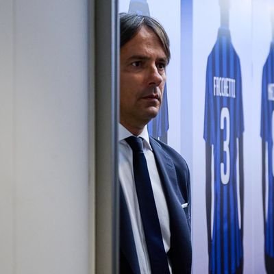 1 Scudetto, 1 Supercopa y 2 Coppas. 4° técnico en llevar a Inter a final de UCL. Dejé plantado a Lotito. Devoto del Tucu Correa. Renací a Hakan.
(PARODIA).