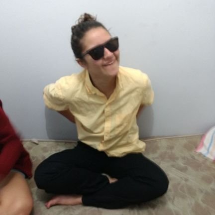 dehCrizs's profile picture. temos nosso próprio tempo 🎵🎶