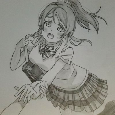 絵(模写)描くのが好きです。
上手く描きてぇ…
あと本当に絵しか呟きません！
　　気軽にフォロー&DM👌