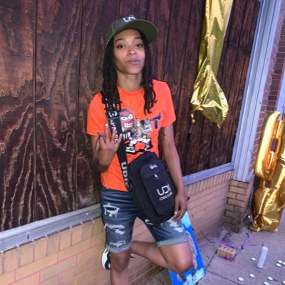 IG @Thugga_IRL #Comedyskits | Follow @Enginebay101 For All Car Services & Needs 🚘🧼‼️
