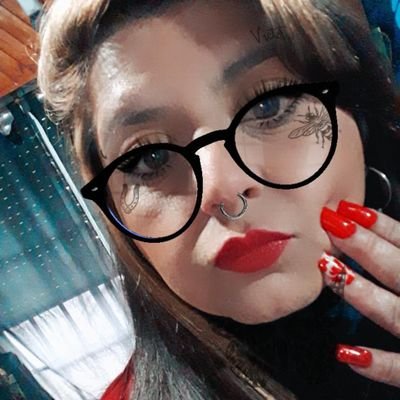 Unica , cambiante, todo o nada, blanco o negro, llena de contradicciones, y muy felizmente enamorada!!!