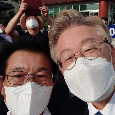 01087349150
약력:
계명대학교 예술대학원 미술지도자과정 문인화 전공
시조시인 한국화가
안동김 정헌공 진사공파 18대 胄孫