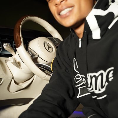 trapdinero8's profile picture. En-trap-reneur 🧑🏽‍💻