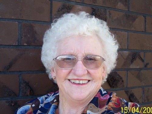 Foxydawn's profile picture. A garden loving Kiwi who is a parent to 2 Chihuahuas.