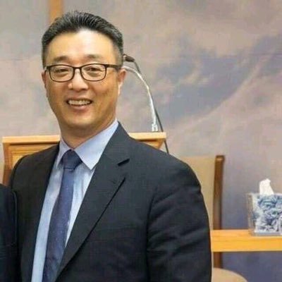 收集扔给我的每一块石头，让自己成为一个帝国。