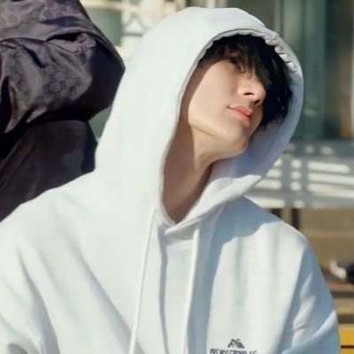 azorellalee's profile picture. intj