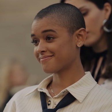 stcrlghts's profile picture. ⠀⠀⠀⠀ ⠀⠀⠀⠀⠀⠀god, it’s brutal out here.