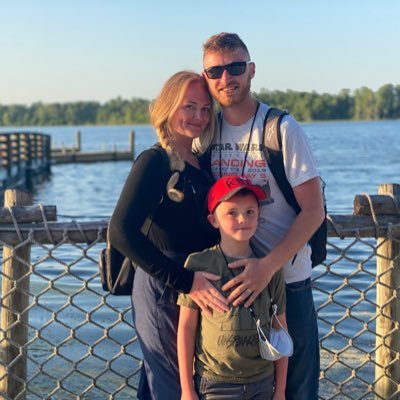 sixfootmask's profile picture. 