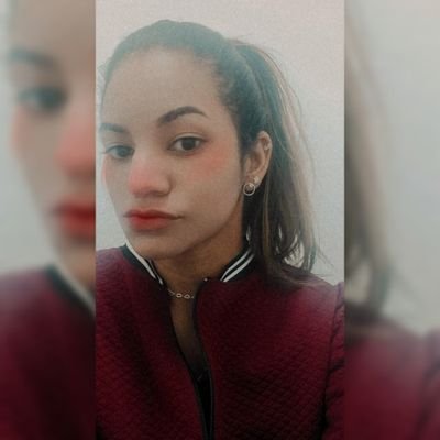 Mas nem sempre é necessário tornar-se forte. 
Temos que respirar nossas fraquezas.
(Clarice Lispector)